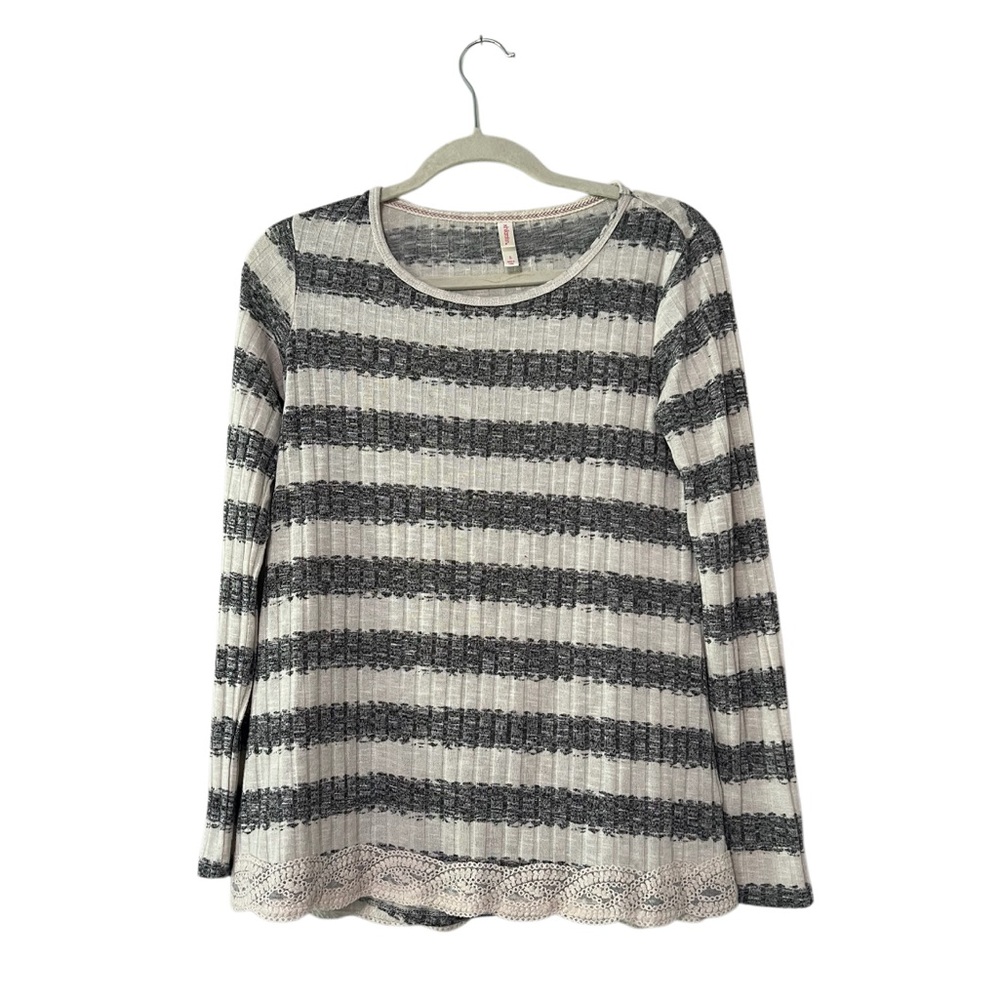 Xhilaration Gray and Black Ribbed Blouse